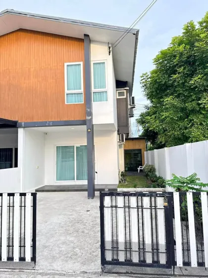 Maison de coin moderne à louer à Smile Ville X2, Cherng Talay