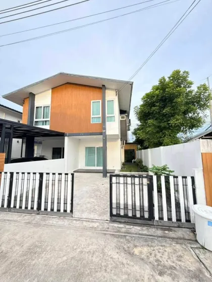 Maison de coin moderne à louer à Smile Ville X2, Cherng Talay