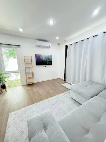 Maison de coin moderne à louer à Smile Ville X2, Cherng Talay
