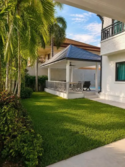 Вилла с 4 спальнями и 3 ванными и частным бассейном в Permsup Villa