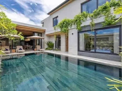 Private Pool-Villa mit 4 Schlafzimmern & 5 Bädern zur Miete in Layan, Phuket
