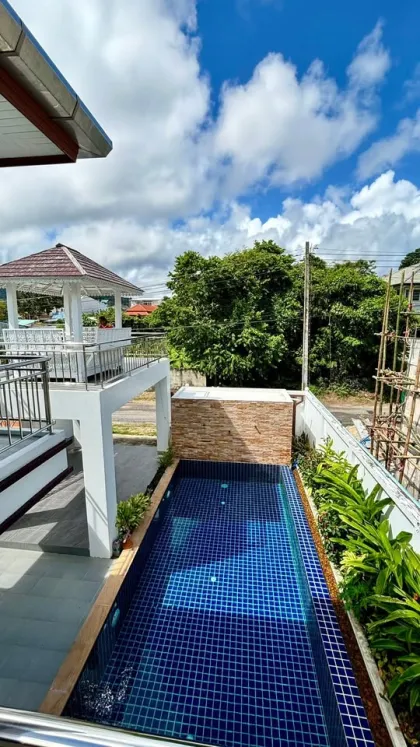 Villa con piscina lista para mudanza de 3 dormitorios en Rawai