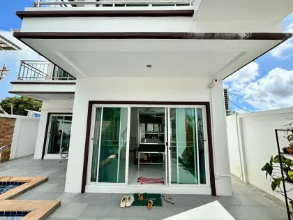 Villa con piscina lista para mudanza de 3 dormitorios en Rawai