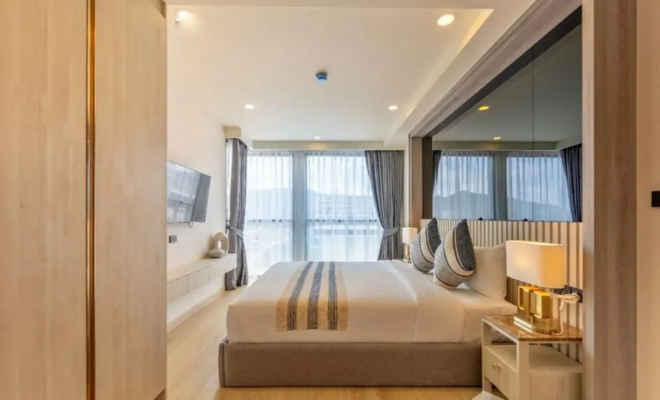 Квартира с 2 спальнями и выходом к бассейну в The Ozone Condominium