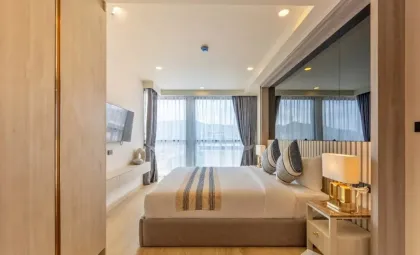 Квартира с 2 спальнями и выходом к бассейну в The Ozone Condominium