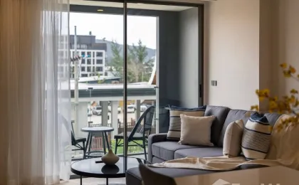 Квартира с 2 спальнями и выходом к бассейну в The Ozone Condominium