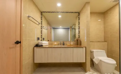 Квартира с 2 спальнями и выходом к бассейну в The Ozone Condominium