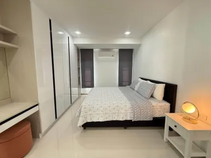 Villa rénovée avec piscine 3 chambres à louer à Choengtalay