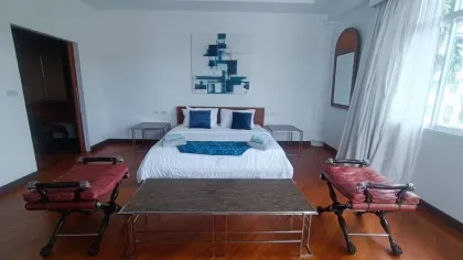 翻新4卧室滨水联排别墅出租