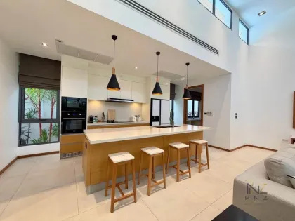 Privatpool-Villa mit 3 Schlafzimmern und 5 Bädern in Bang Tao zu vermieten