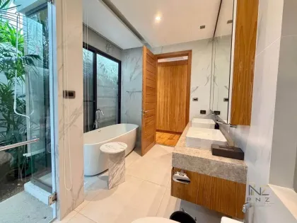 Privatpool-Villa mit 3 Schlafzimmern und 5 Bädern in Bang Tao zu vermieten