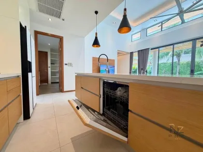 Privatpool-Villa mit 3 Schlafzimmern und 5 Bädern in Bang Tao zu vermieten