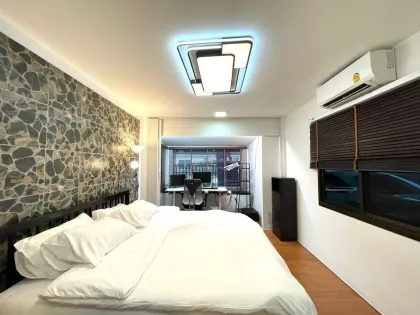 Просторная вилла с 3 спальнями в аренду в Land & House Chalong