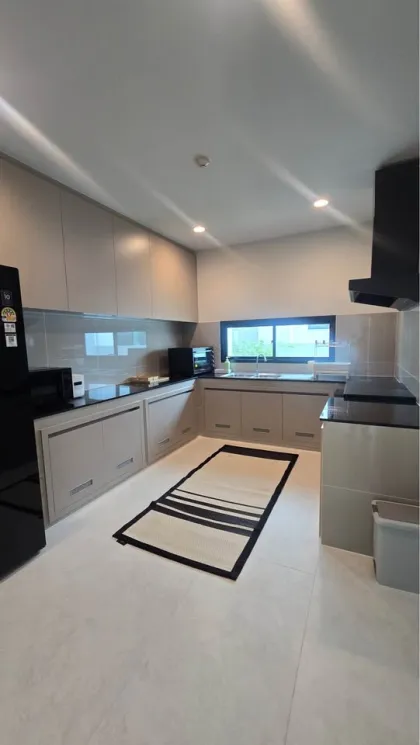 Villa de 4 habitaciones con piscina de agua salada en renta en Setthasiri Koh Kaew