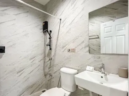 Maison jumelée 2 chambres 2 salles de bain à louer à Chalong