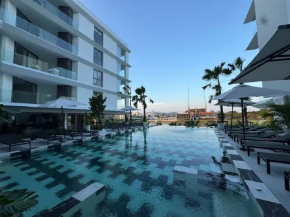 Апартаменты с 1 спальней и видом на озеро в аренду в The Aqua Condo, Чернг Талай