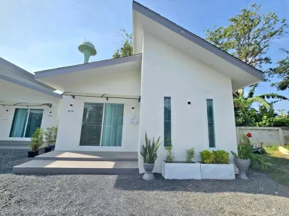 บ้านมุม 1 ห้องนอนให้เช่า ใจกลางชะลอง ที่เงียบสงบ