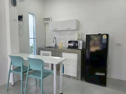 บ้านมุม 1 ห้องนอนให้เช่า ใจกลางชะลอง ที่เงียบสงบ