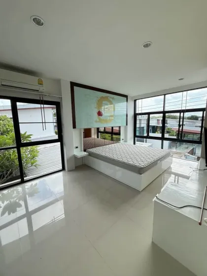 Charming 3-Bedroom Detached House for Rent in Grand Boat Plaza, Patong