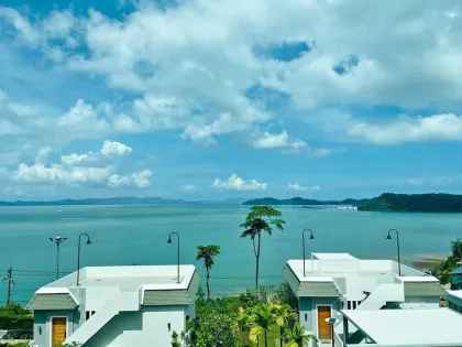 Luxuriöse Meerblick-Poolvilla in Ao Po mit 3 Schlafzimmern und 3 Bädern