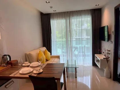 Квартира с 1 спальней и видом на бассейн в The Emerald Terrace, Патонг