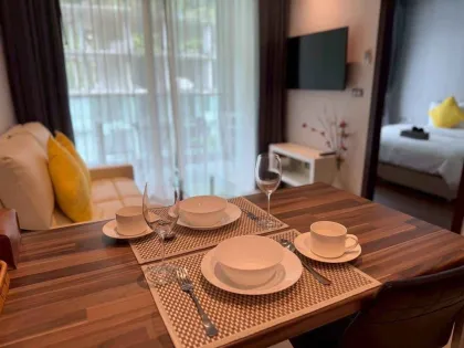 Квартира с 1 спальней и видом на бассейн в The Emerald Terrace, Патонг