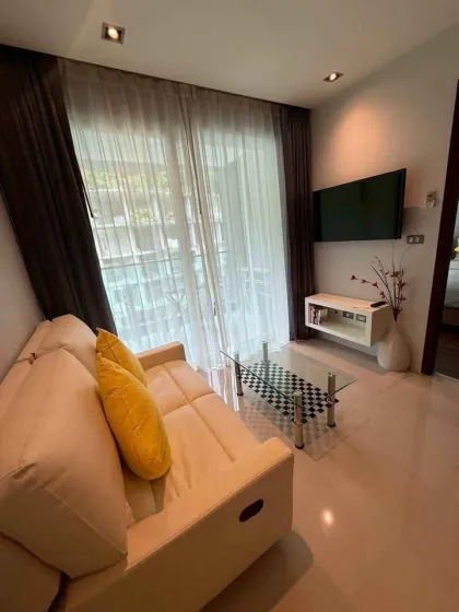 Квартира с 1 спальней и видом на бассейн в The Emerald Terrace, Патонг