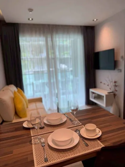 Квартира с 1 спальней и видом на бассейн в The Emerald Terrace, Патонг
