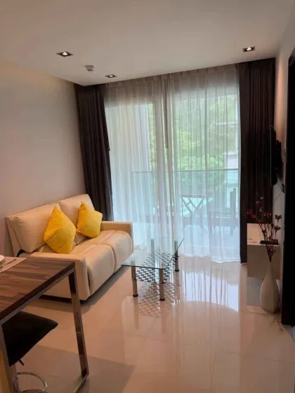 Квартира с 1 спальней и видом на бассейн в The Emerald Terrace, Патонг