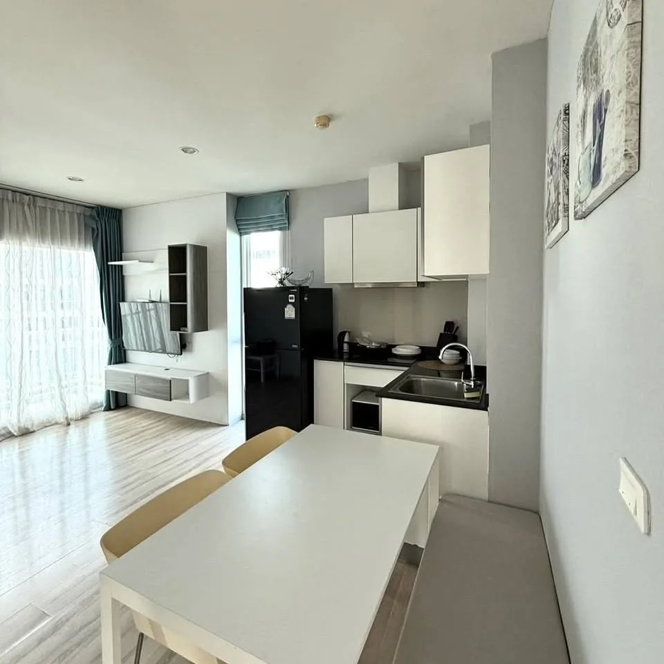 2-Bed 2-Bath Pool View Apartment at The Base Downtown, Wichit