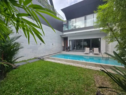 Hügelvilla mit privatem Pool und modernem Loft-Stil in Chalong