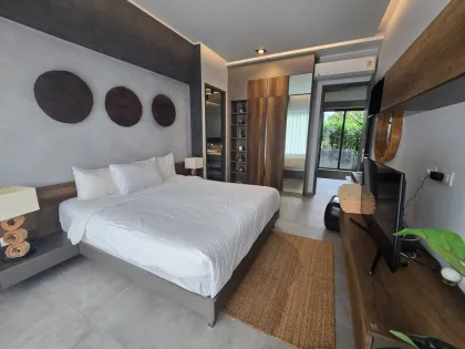 Hügelvilla mit privatem Pool und modernem Loft-Stil in Chalong