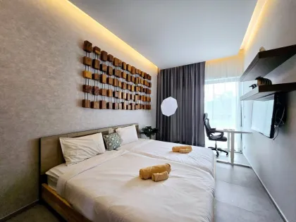 Hügelvilla mit privatem Pool und modernem Loft-Stil in Chalong