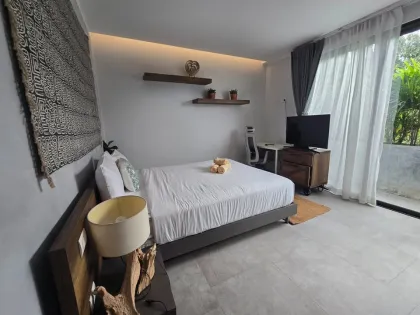 Hügelvilla mit privatem Pool und modernem Loft-Stil in Chalong