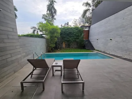Hügelvilla mit privatem Pool und modernem Loft-Stil in Chalong