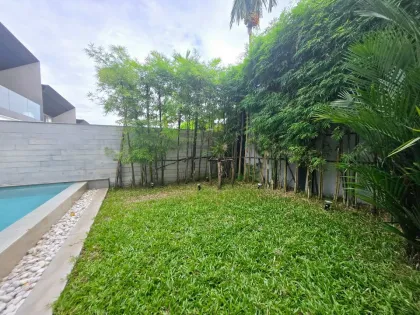 Hügelvilla mit privatem Pool und modernem Loft-Stil in Chalong