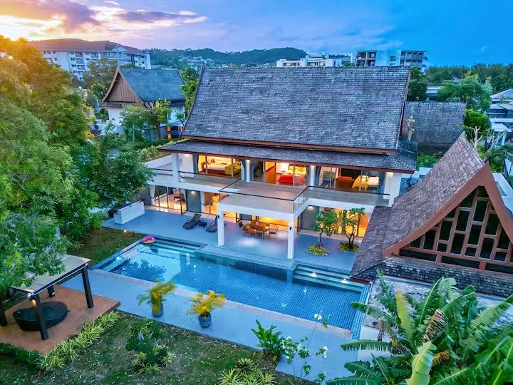 วิลล่าหรู 6 ห้องนอนพร้อมสระว่ายน้ำให้เช่าในลากูน่า บางเทา