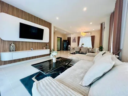 Villa 3 Chambres 3 Salles de Bain à Louer au Palm Kathu–Patong Village, Cherng Talay