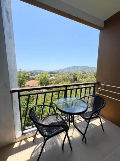 Modernes 1-Zimmer-Apartment mit Bergblick in Saiyuan Buri zu vermieten