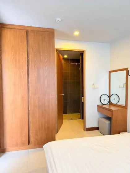 Modernes 1-Zimmer-Apartment mit Bergblick in Saiyuan Buri zu vermieten