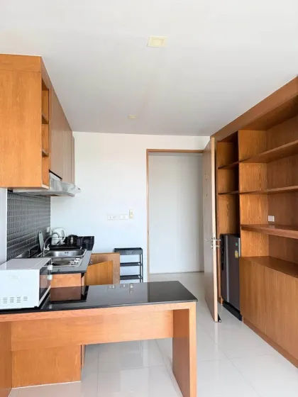 Modernes 1-Zimmer-Apartment mit Bergblick in Saiyuan Buri zu vermieten