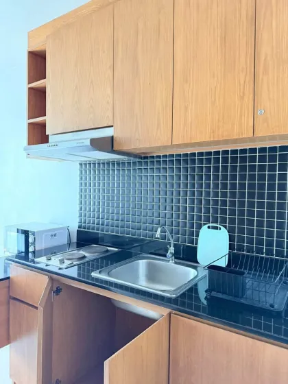 Modernes 1-Zimmer-Apartment mit Bergblick in Saiyuan Buri zu vermieten