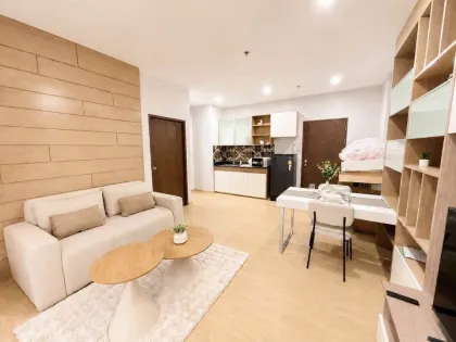 Neu renovierte 1-Zimmer-Wohnung mit 1 Bad im Panason Green Place Condo, Phuket Town
