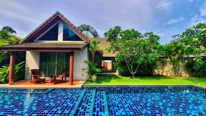 Luxusvilla mit 2 Schlafzimmern und großem Pool in Chalong zu vermieten