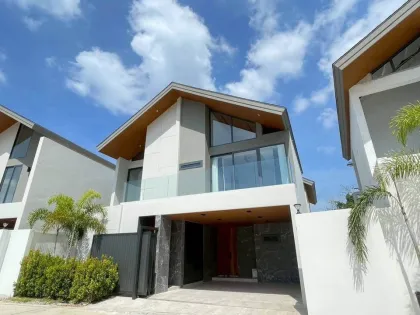 Luxuriöse 4-Zimmer-Villa mit Privatpool in Cherng Talay