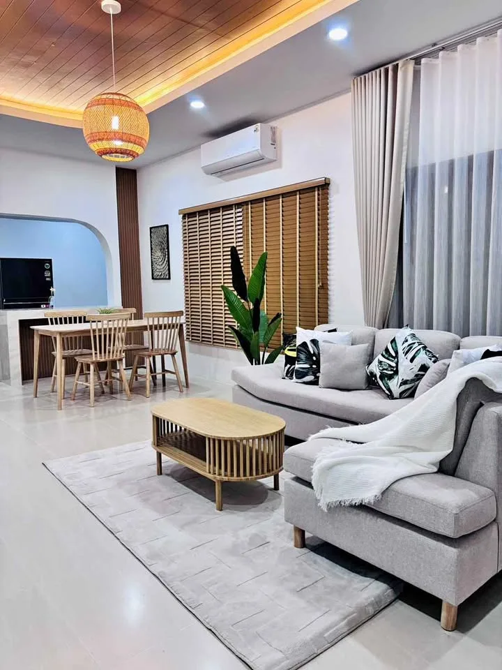 Neu Renoviertes 3-Schlafzimmer Eckhaus zur Miete in Pa Klok, Phuket