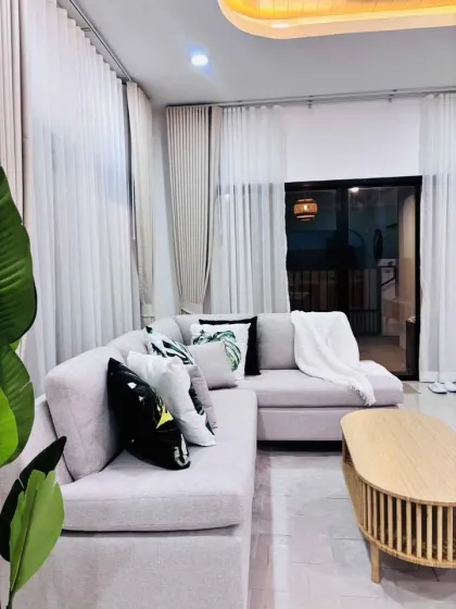 Maison d'Angle Rénovée 3 Chambres à Louer à Pa Klok, Phuket