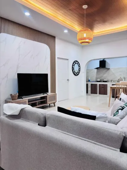 Maison d'Angle Rénovée 3 Chambres à Louer à Pa Klok, Phuket