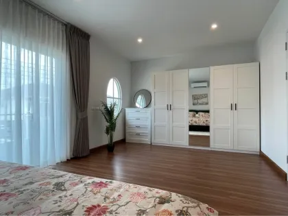 Современная вилла с 4 спальнями в аренду в Supalai Palm Spring, Bang Jo