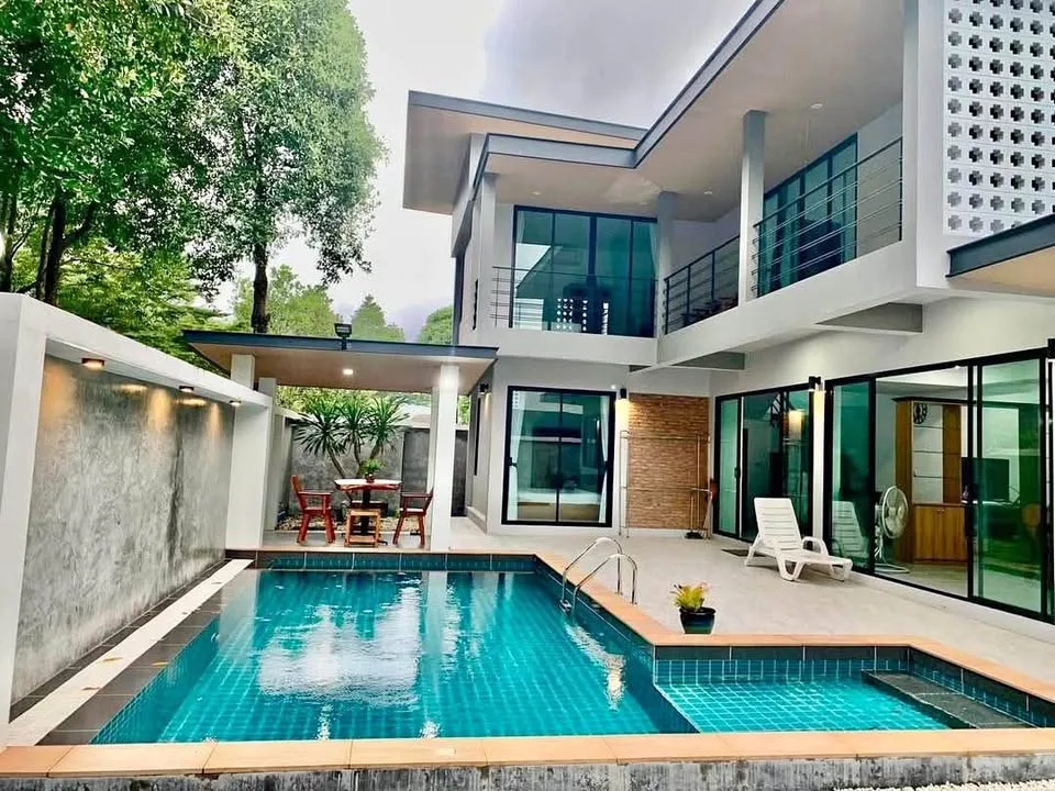 Private 3-Schlafzimmer-Poolvilla zur Miete in Paklok, Thalang